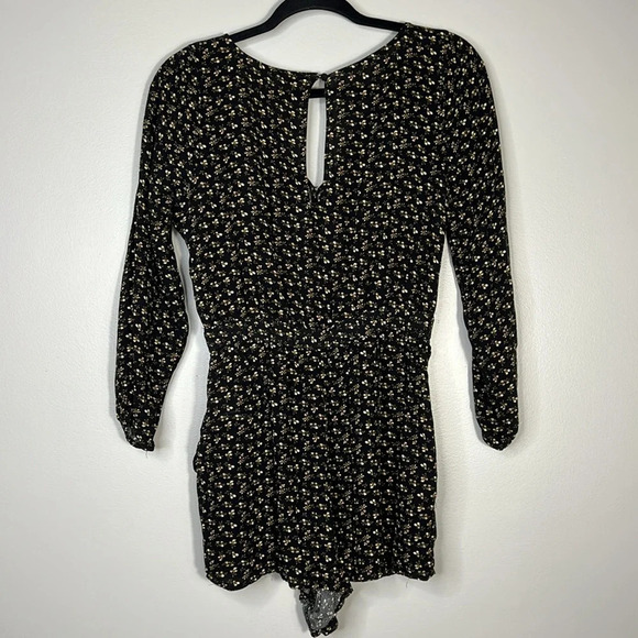 American Eagle Floral Romper - Medium - EUC - Picture 5 of 9